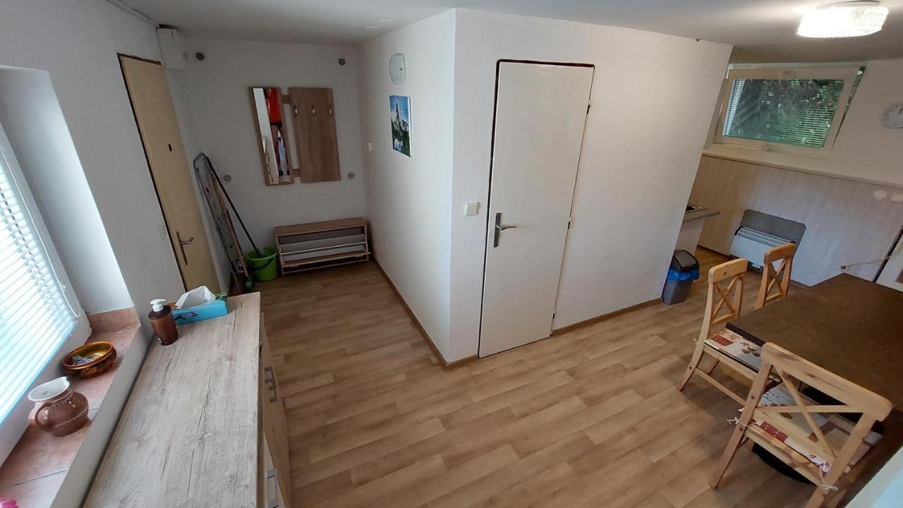 Ubytovani Pod Hradbami Нове-Место-над-Метуйи Экстерьер фото